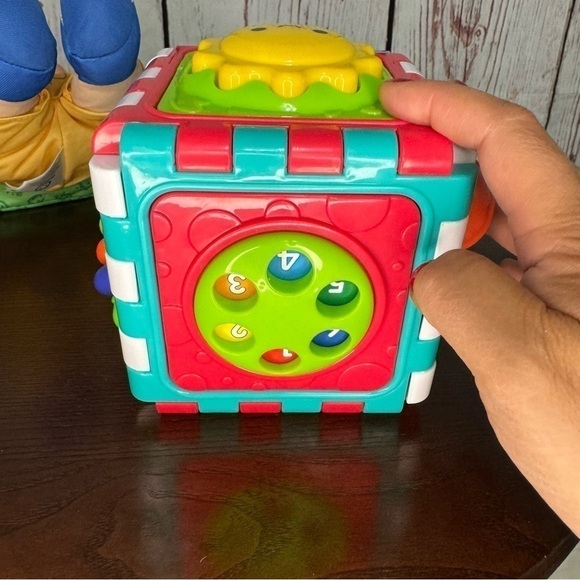 CoComelon Official Musical Doll Collection, (Back to School JJ) + Activity cube - Picture 9 of 14